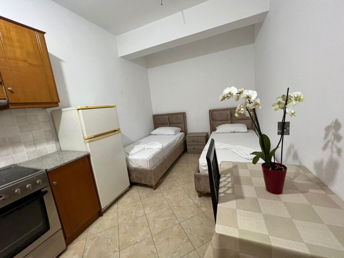 Alex Apartments Sarandë Exteriör bild