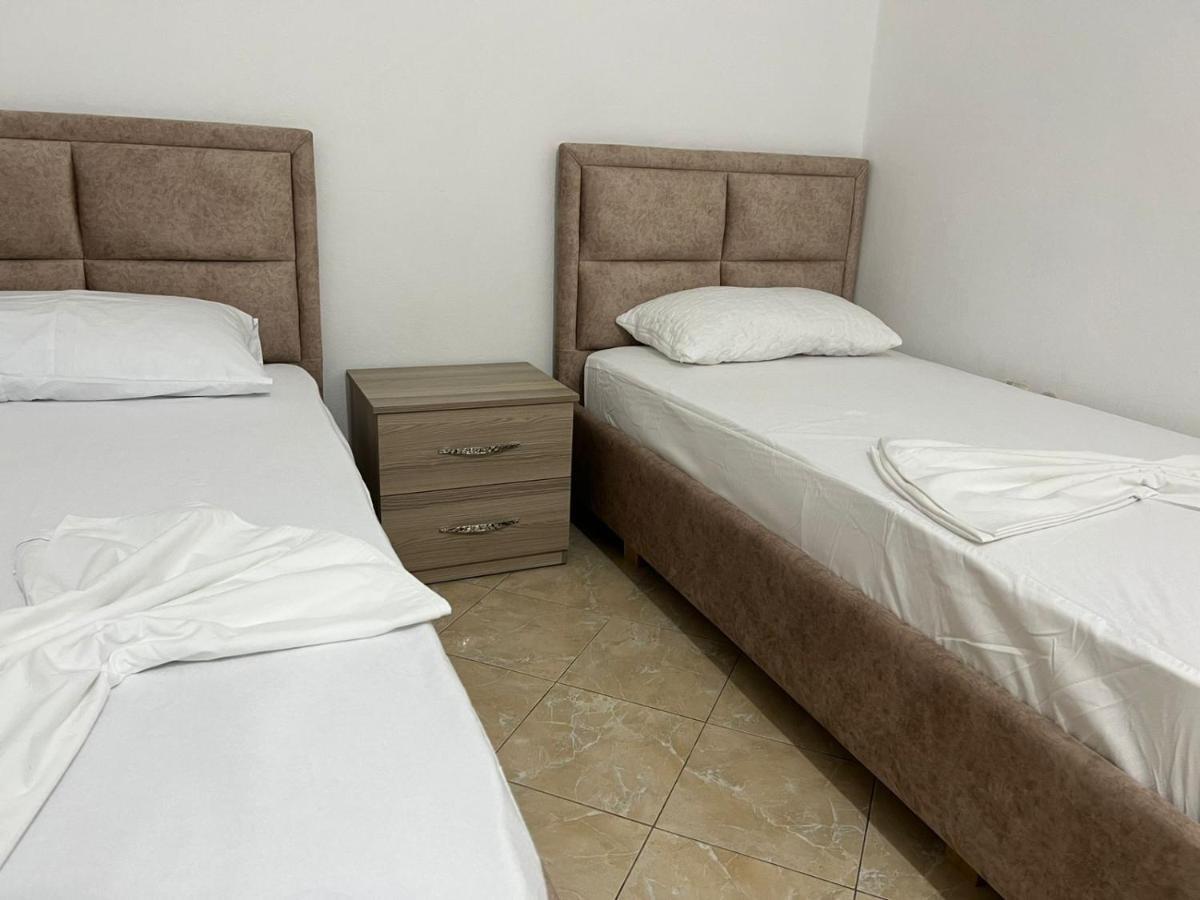 Alex Apartments Sarandë Exteriör bild