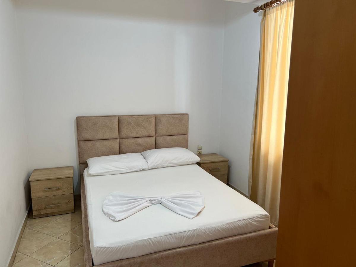Alex Apartments Sarandë Exteriör bild