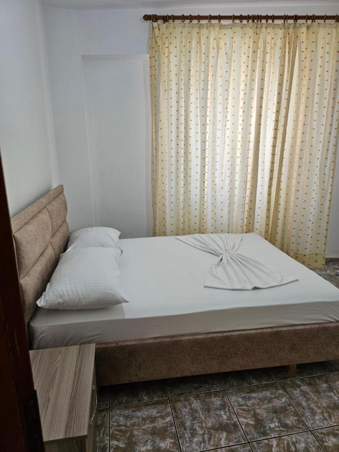Alex Apartments Sarandë Exteriör bild