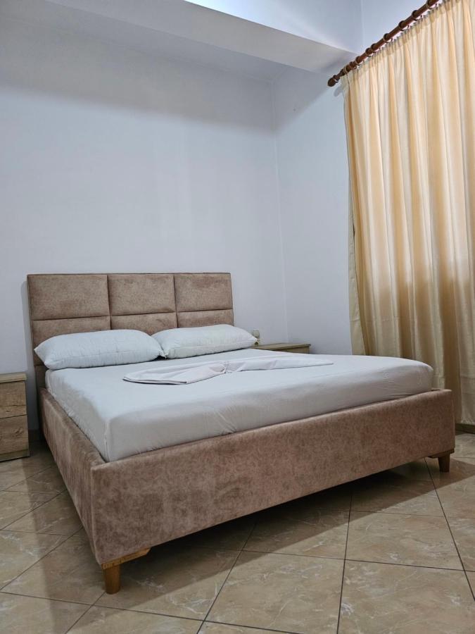 Alex Apartments Sarandë Exteriör bild
