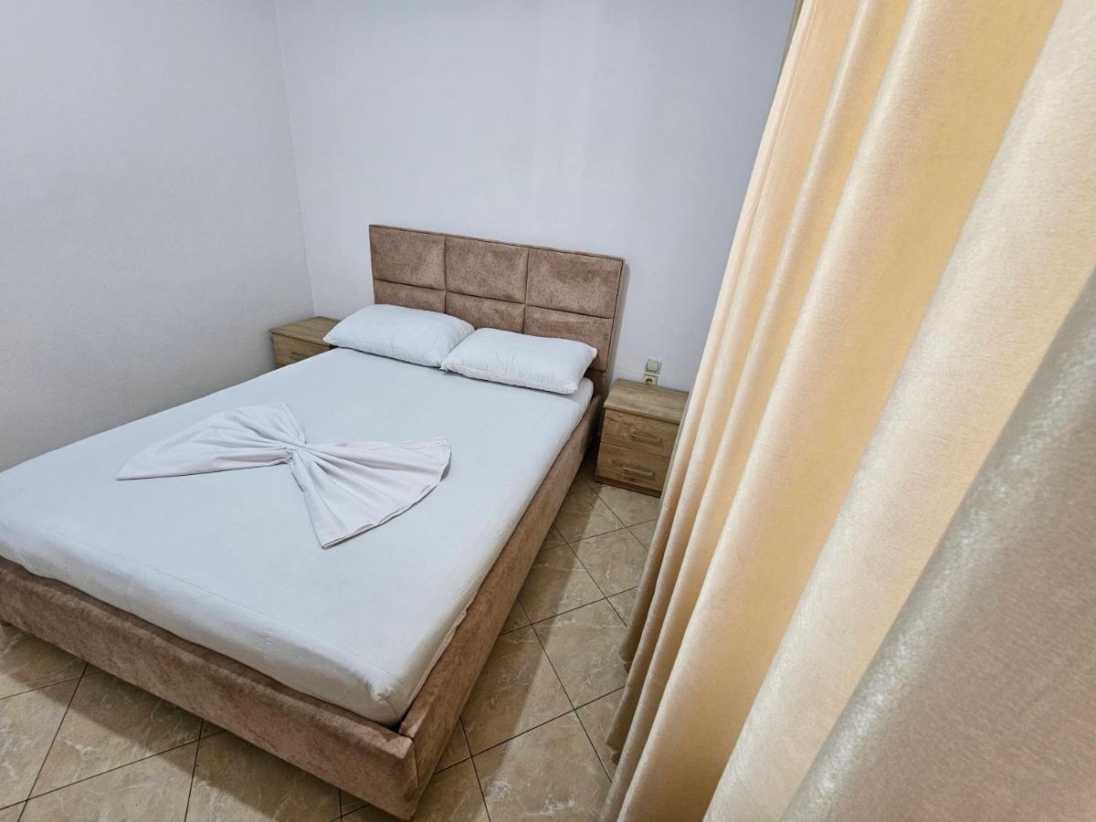 Alex Apartments Sarandë Exteriör bild
