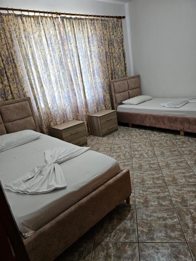 Alex Apartments Sarandë Exteriör bild