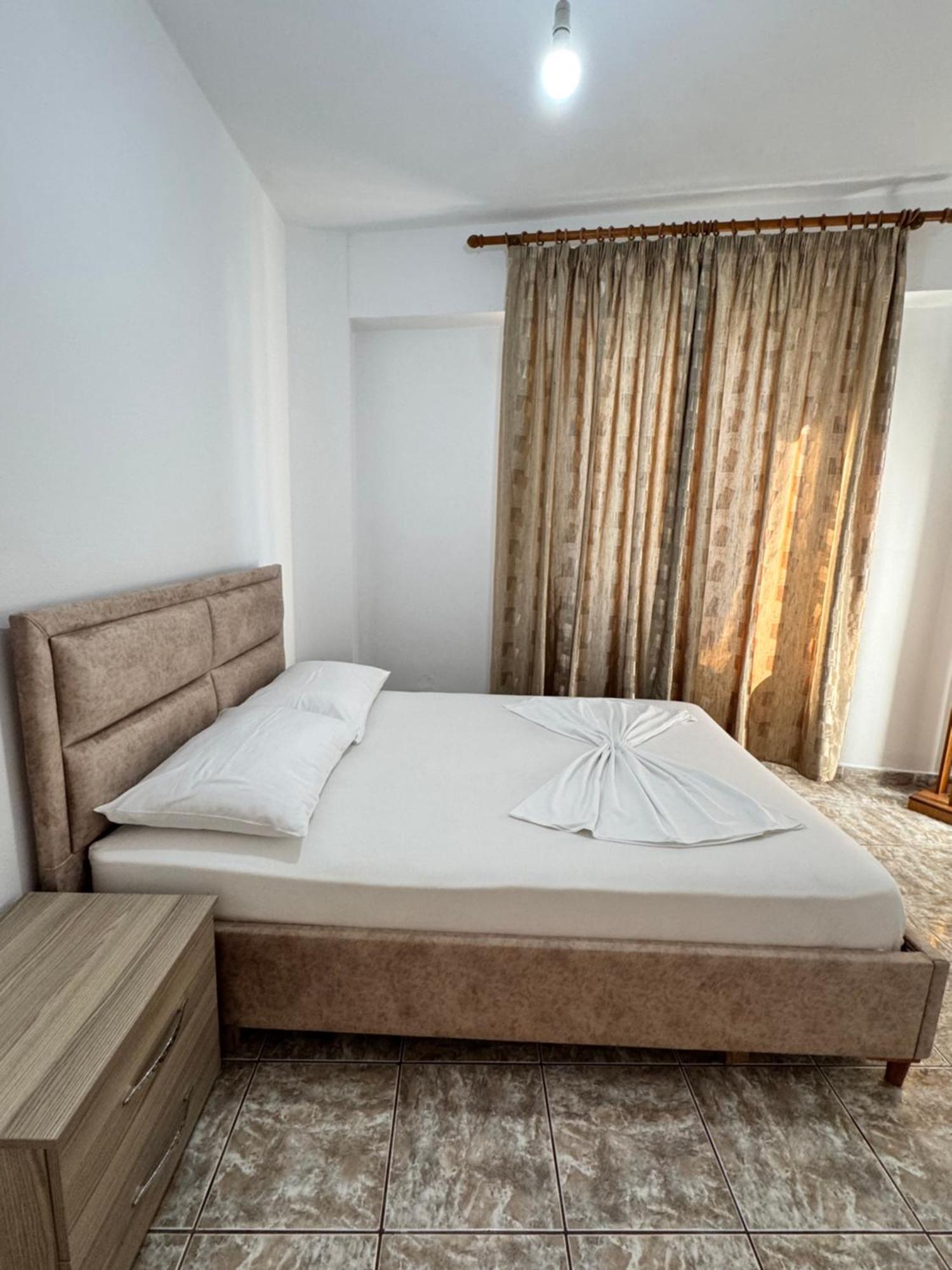 Alex Apartments Sarandë Exteriör bild