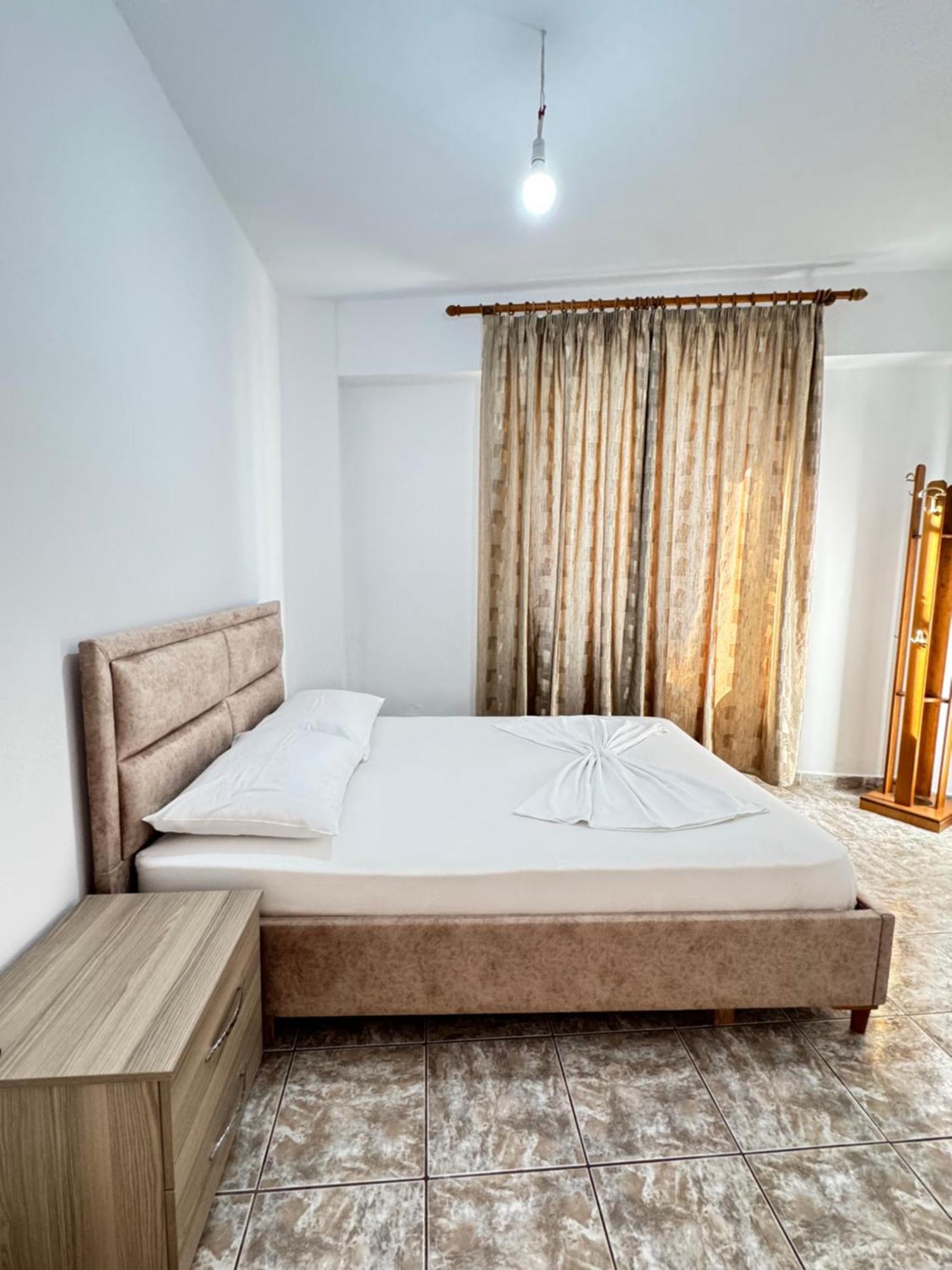 Alex Apartments Sarandë Exteriör bild